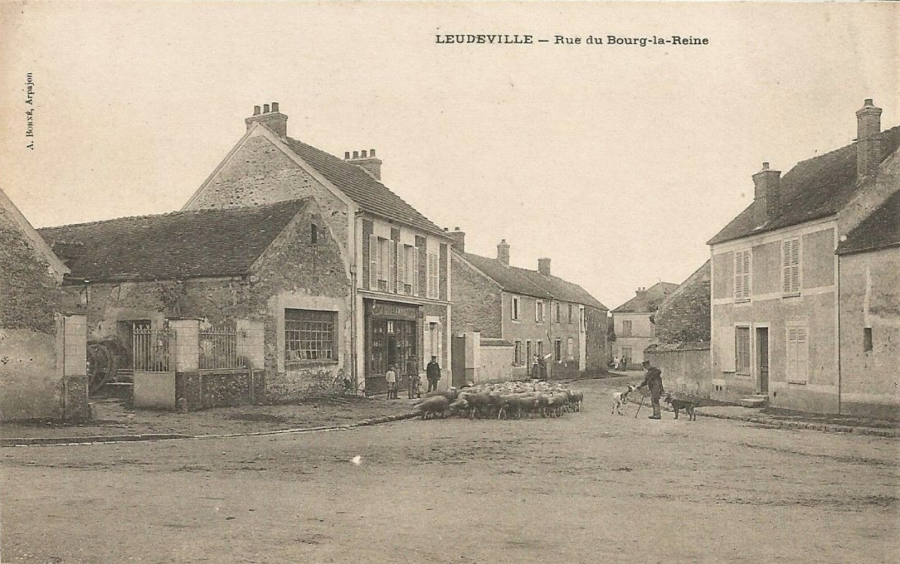 cpa.leudeville.borne.ruedubourglareine.ex01r.png cpa.leudeville.borne.ruedubourglareine.ex01r.png