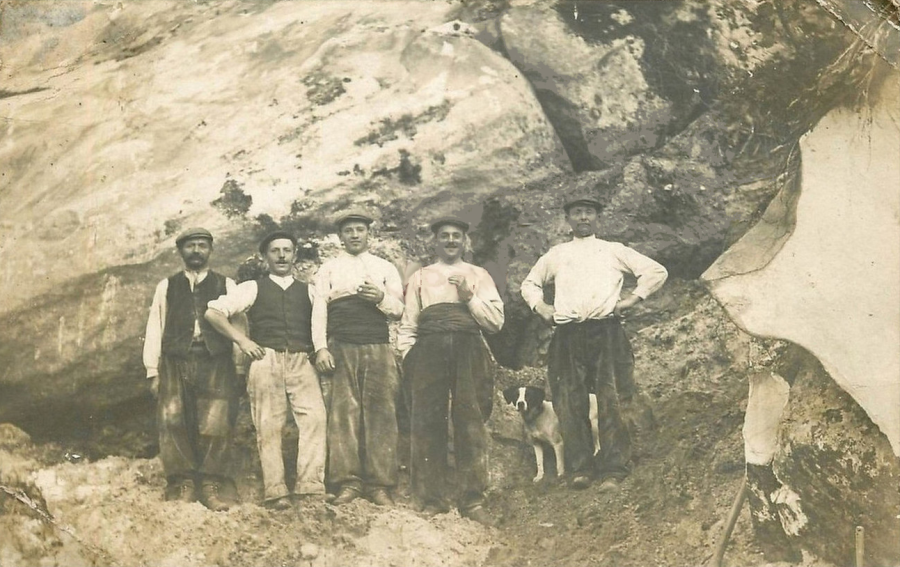 cpa.boutigny.anonyme.5ouvrierscarriers.ex01r.png cpa.boutigny.anonyme.5ouvrierscarriers.ex01r.png