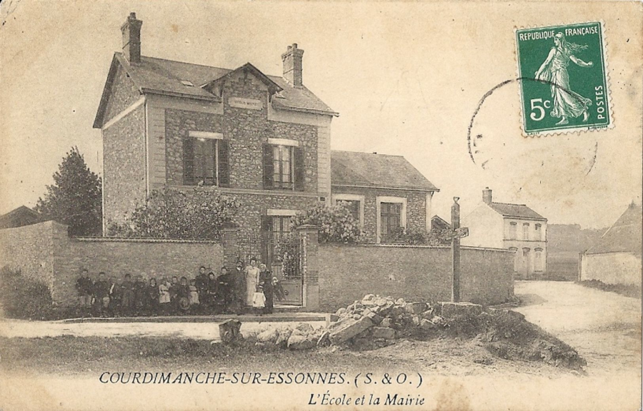 cpa.courdimanche.royer.lecoleetlamairie.ex01r.png cpa.courdimanche.royer.lecoleetlamairie.ex01r.png