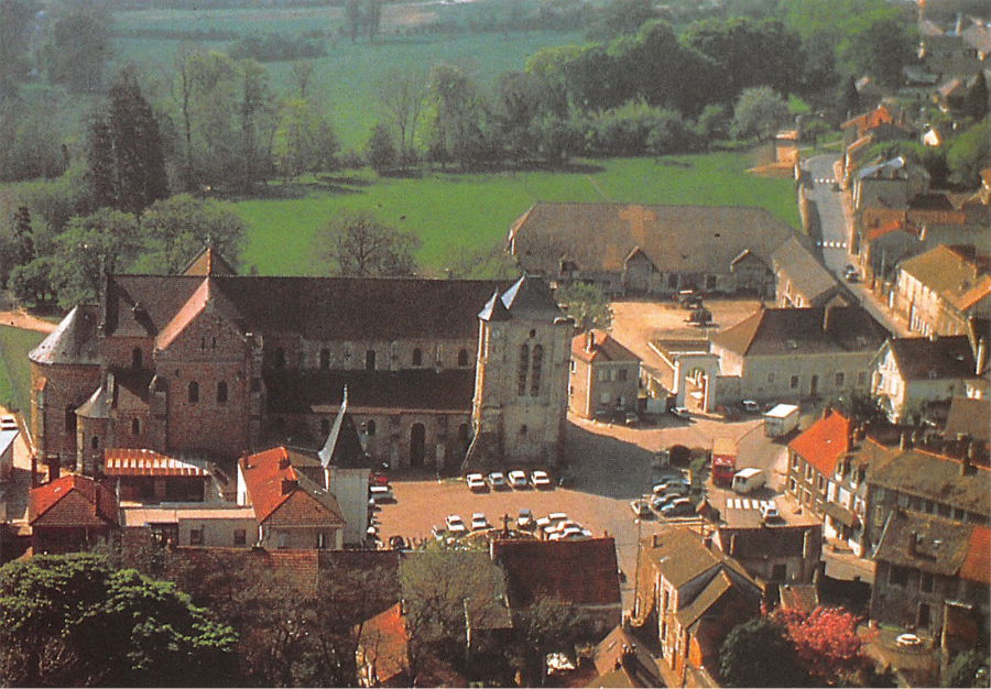 cpa.longpont.pierron.basiliquevueaerienne.ex01r.png cpa.longpont.pierron.basiliquevueaerienne.ex01r.png